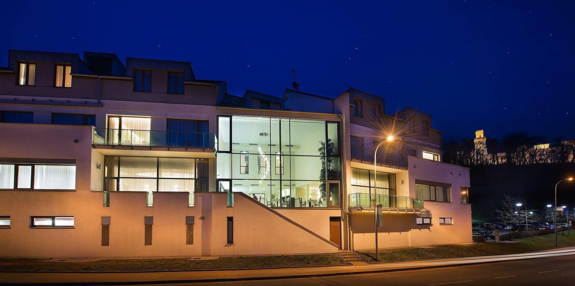Wellness Hotel Diamant Hluboká nad Vltavou Extérieur photo