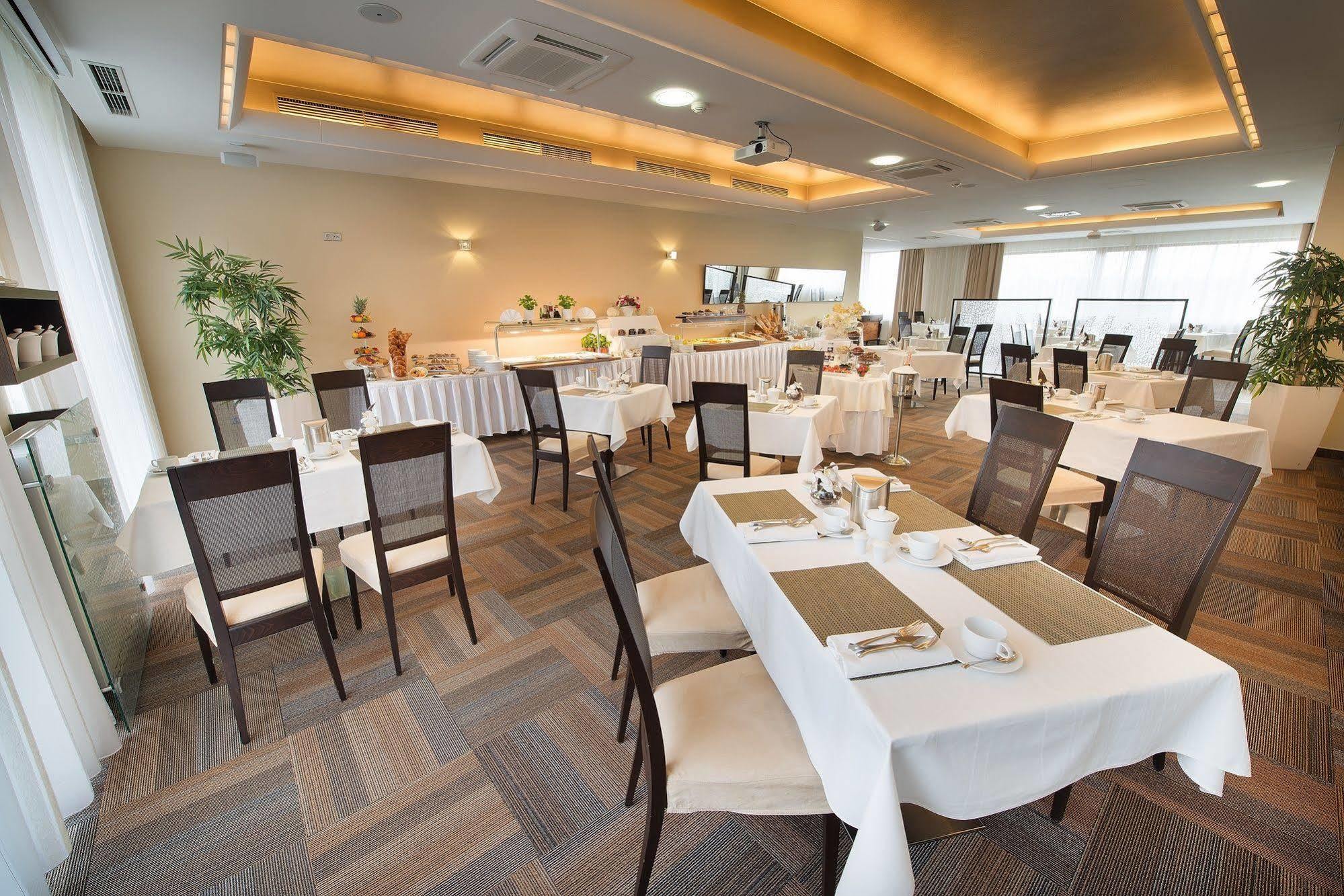 Wellness Hotel Diamant Hluboká nad Vltavou Extérieur photo
