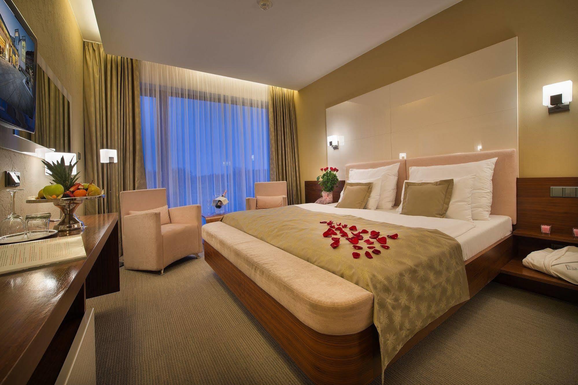 Wellness Hotel Diamant Hluboká nad Vltavou Extérieur photo